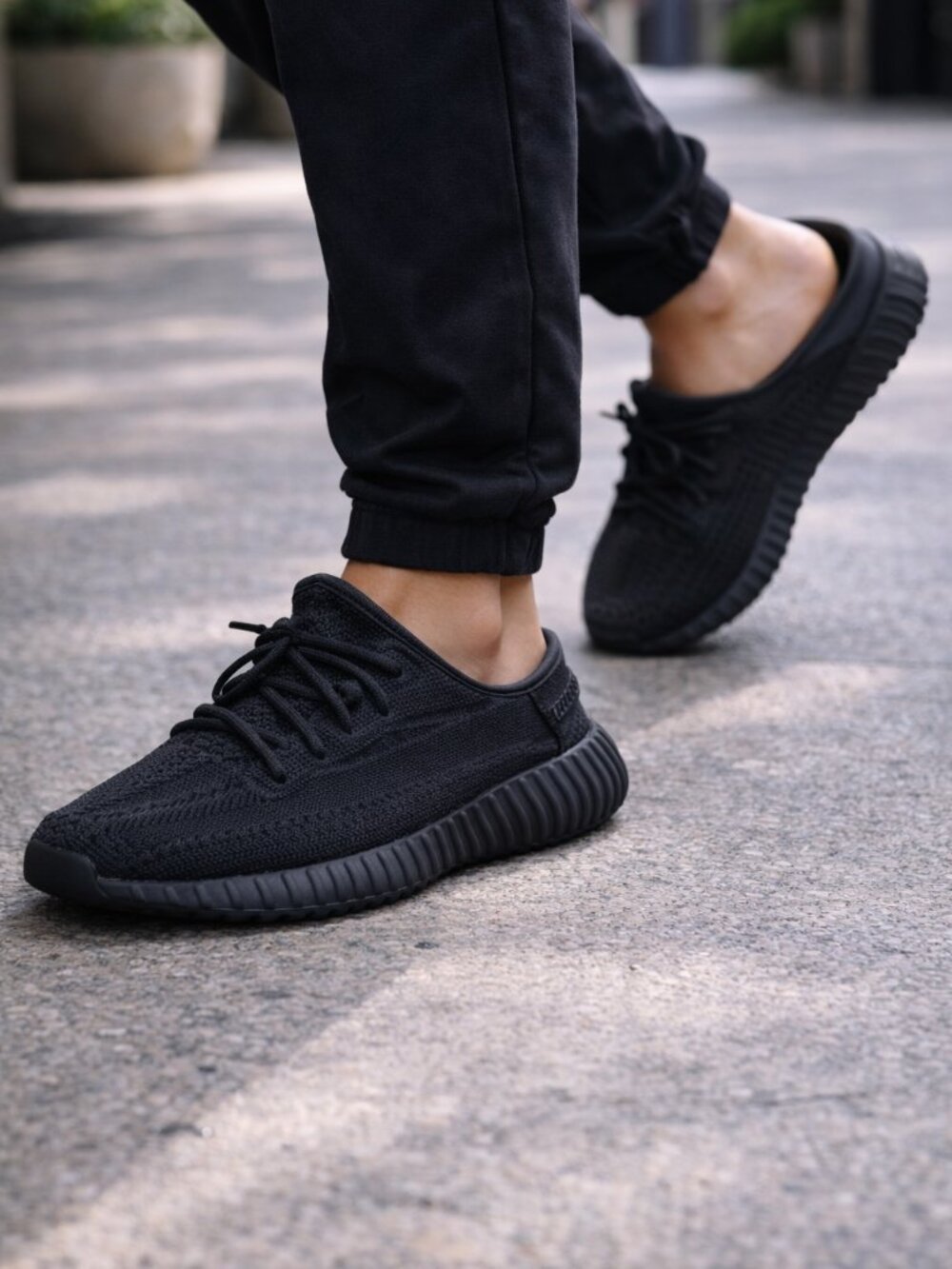 Adidas Yeezy Boost 350 V2 “Onyx” – Size 12 (Men’s)